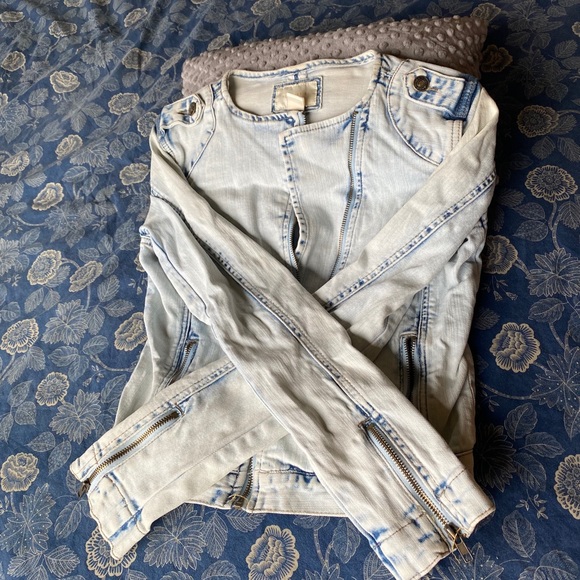 Forever 21 Denim Jacket - Picture 7 of 10